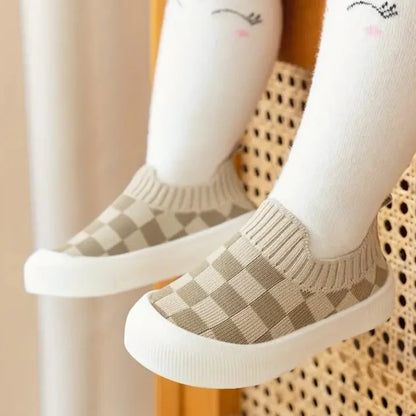 Zapatitos a Cuadros – Pasos Seguros con Estilo ✨👣