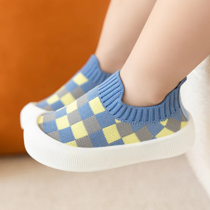 Zapatitos a Cuadros – Pasos Seguros con Estilo ✨👣